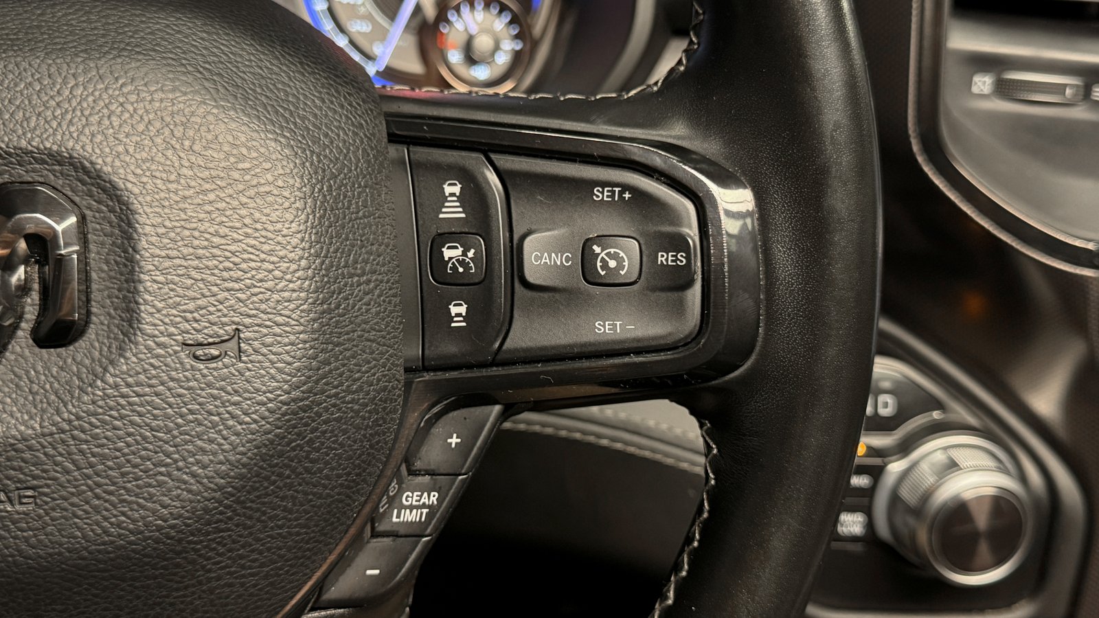 RAM 1500 Limited 4X4 5.7 AT 2022 - Imagen 11 de 20
