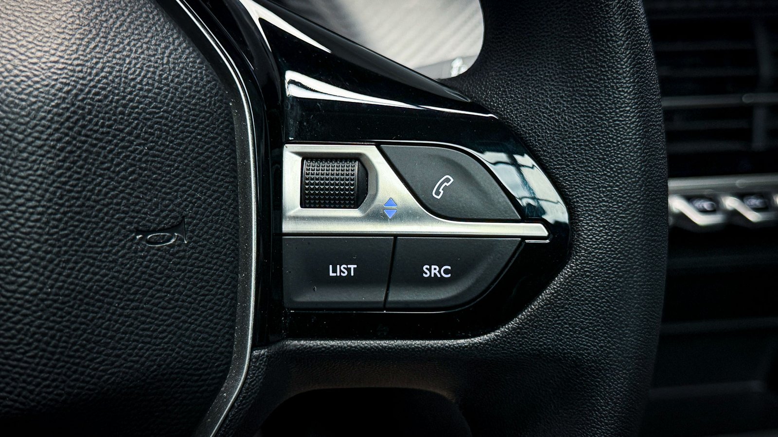 Peugeot 208 Style Puretech 1.2 2023 - Imagen 10 de 20