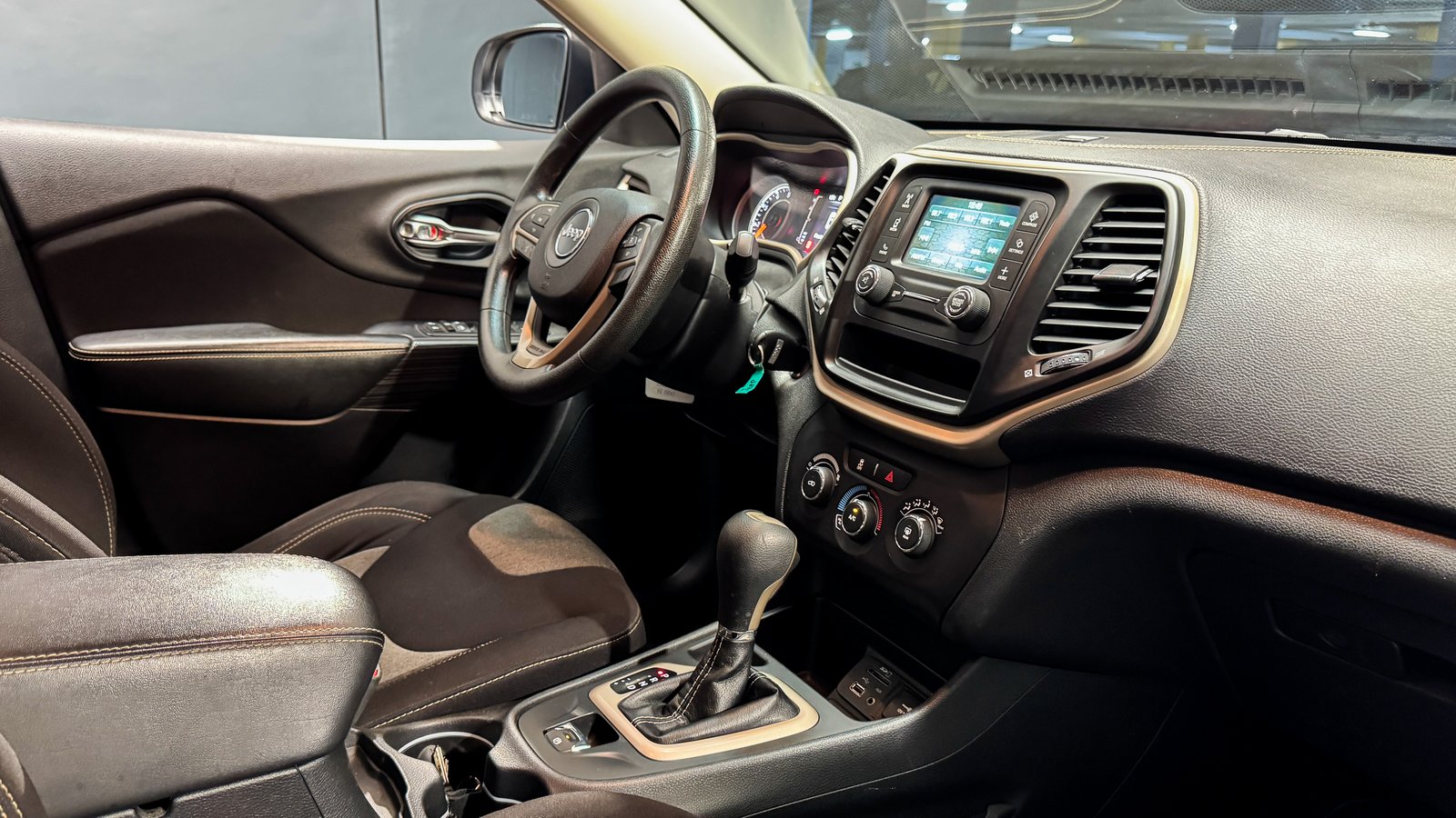 Jeep Cherokee Sport AT 2.4 2017 - Imagen 13 de 20