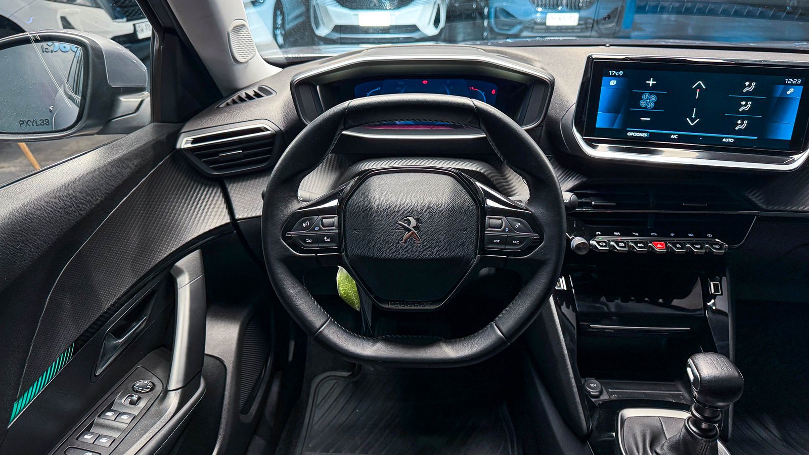 Peugeot 2008 Allure Puretech 1.2 2021 - Imagen 13 de 20