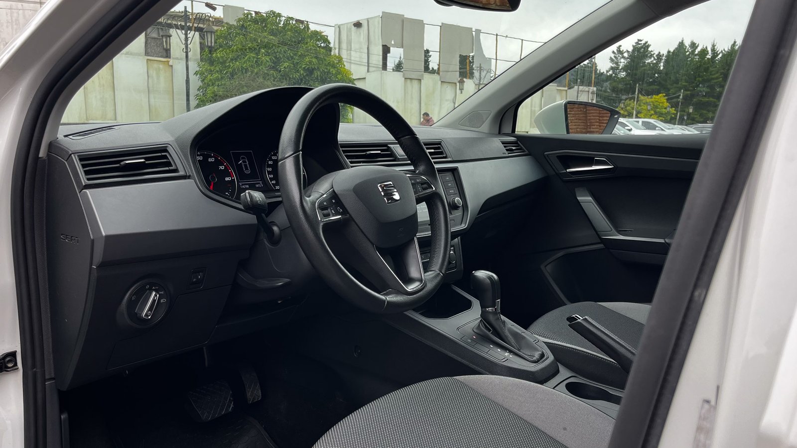 SEAT Ibiza Style 1.6 AT 2021 - Imagen 11 de 20