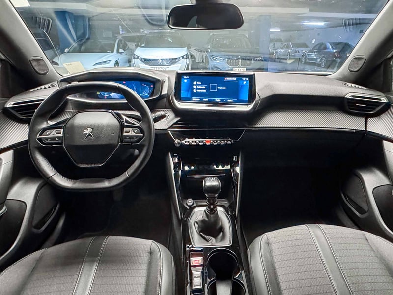 Peugeot 2008 Allure Puretech 1.2 2023 - Imagen 15 de 20