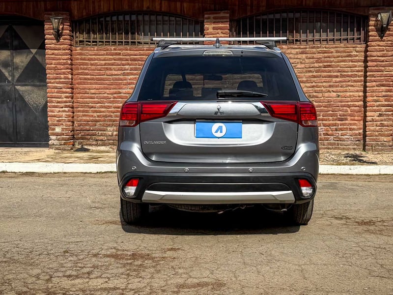 Mitsubishi Outlander GL AT 2018 - Imagen 3 de 20
