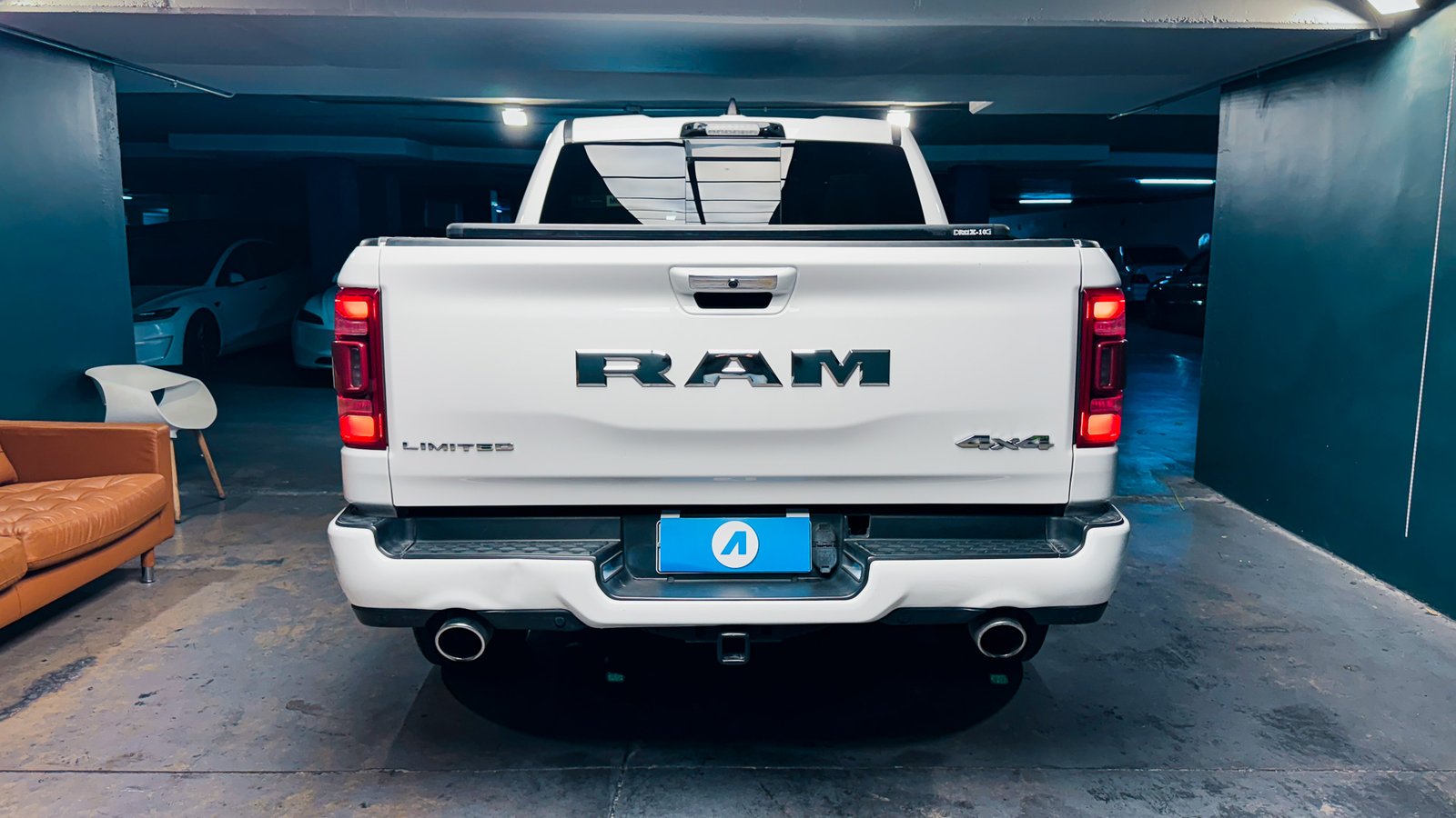 RAM 1500 Limited 4X4 5.7 AT 2022 - Foto 3 de 20