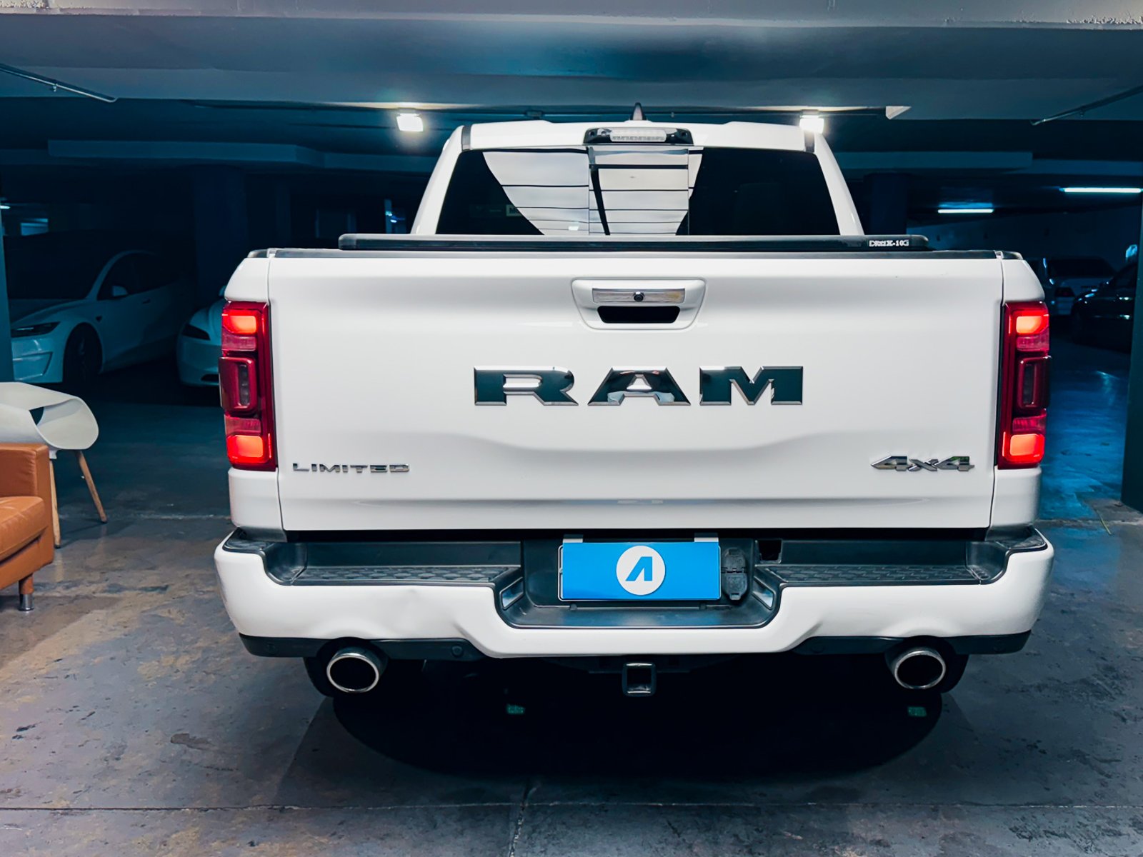 RAM 1500 Limited 4X4 5.7 AT 2022 - Foto 3 de 20