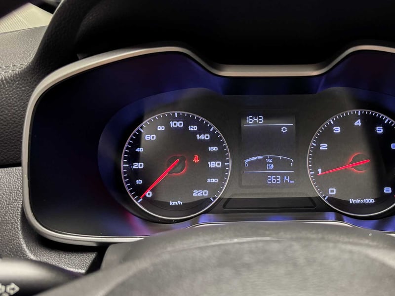 MG ZS STD MT 2025 - Imagen 8 de 20