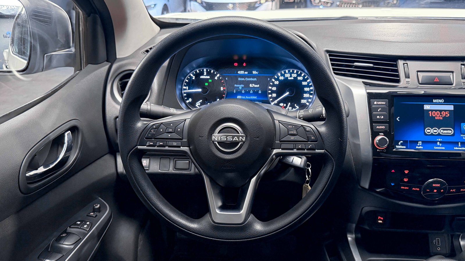 Nissan Navara XE MT 4x2 2.3 2023 - Imagen 12 de 20
