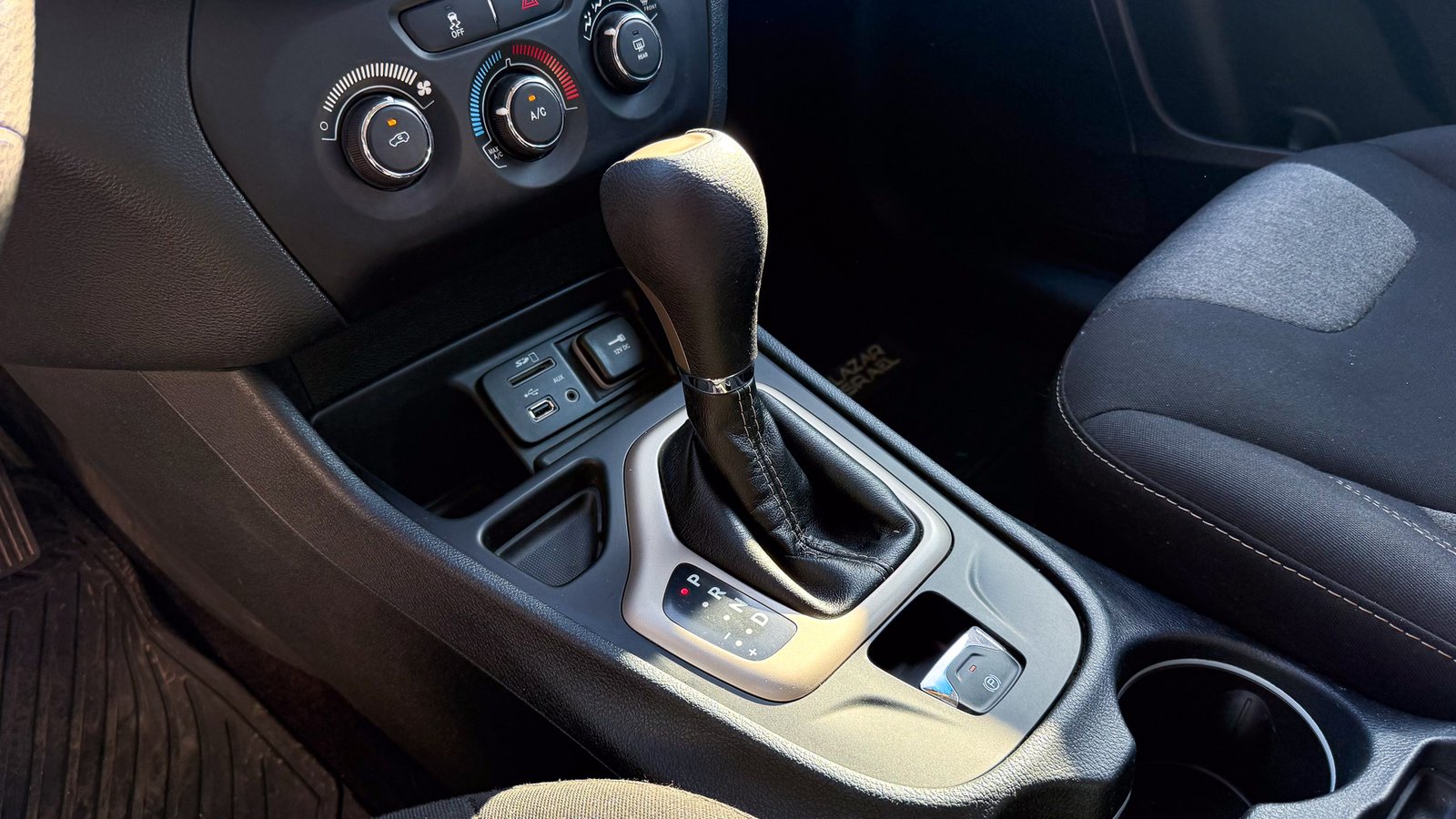 Jeep Cherokee Sport AT 2.4 2017 - Imagen 15 de 20