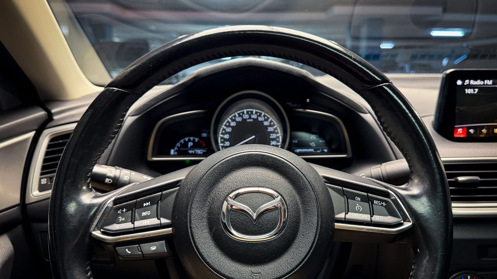 Mazda 3 V 2.0 2019 - Imagen 7 de 20