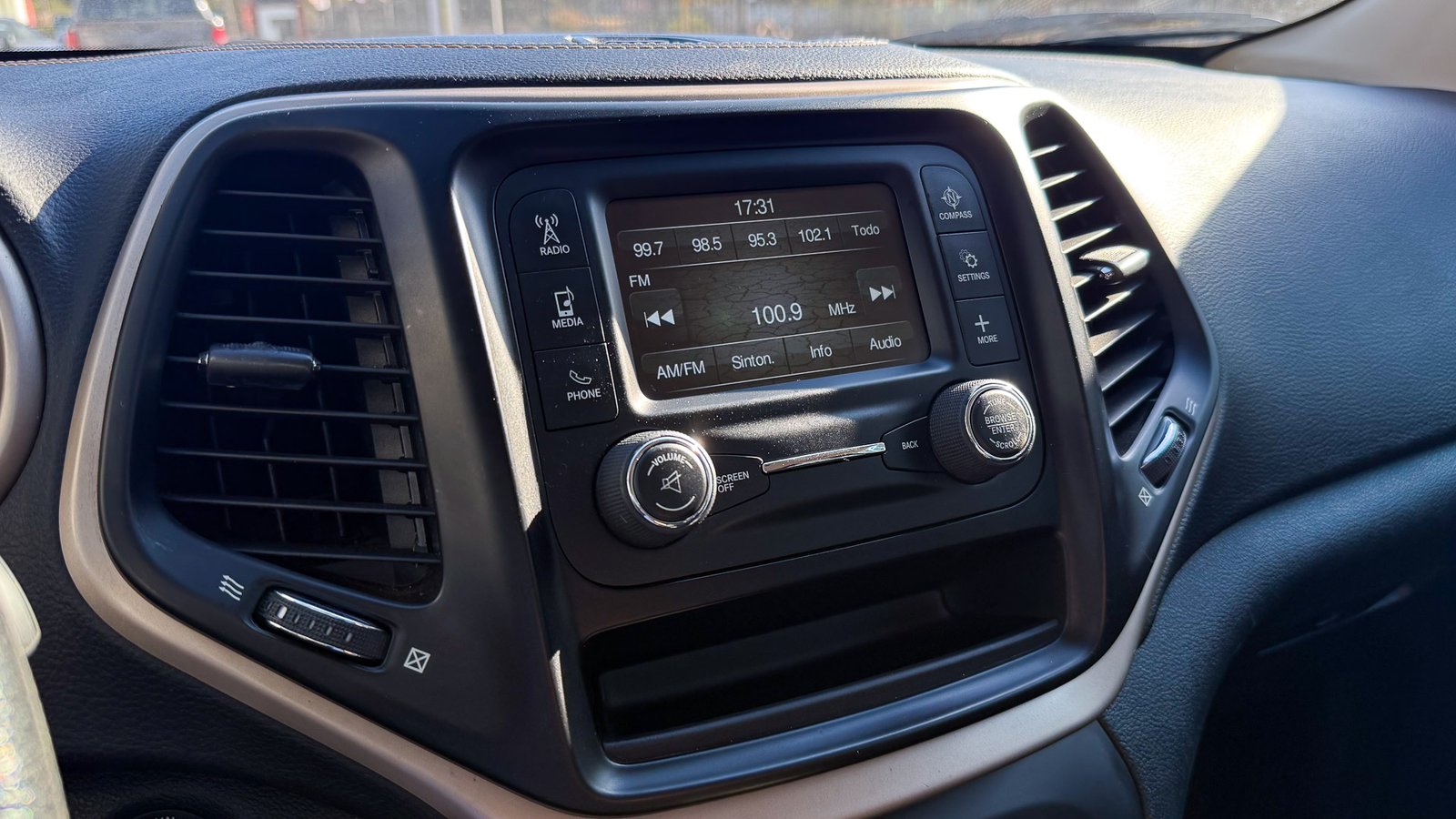 Jeep Cherokee Sport AT 2.4 2017 - Imagen 13 de 20