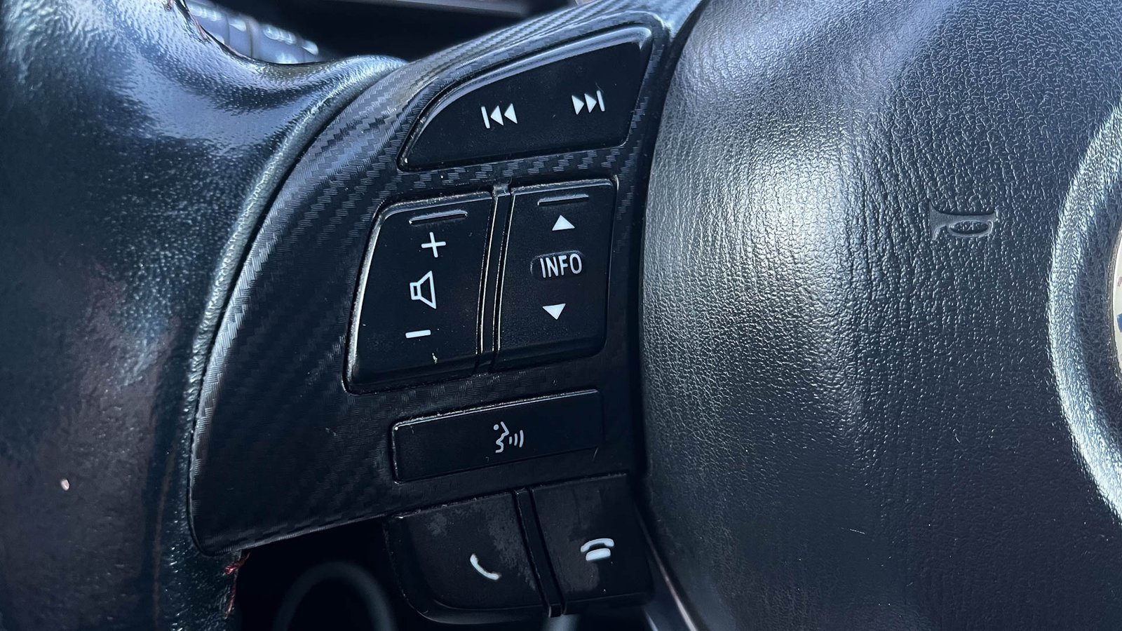 Mazda 3 V 2.0 Sedán MT 2015 - Imagen 9 de 20
