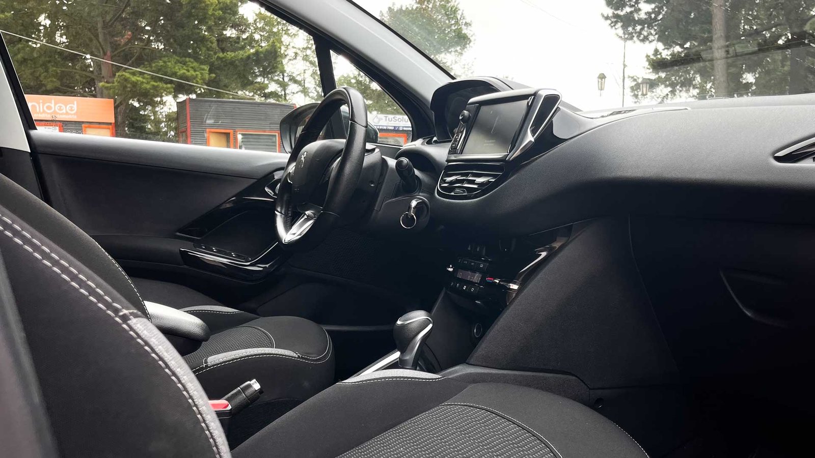 Peugeot 208 Active Pack 1.2 2017 - Imagen 10 de 16