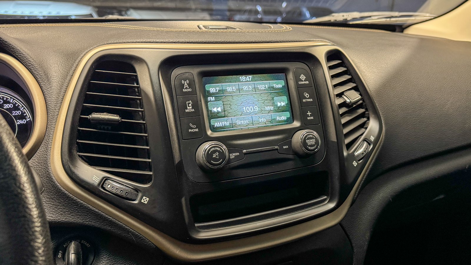 Jeep Cherokee Sport AT 2.4 2017 - Imagen 16 de 20