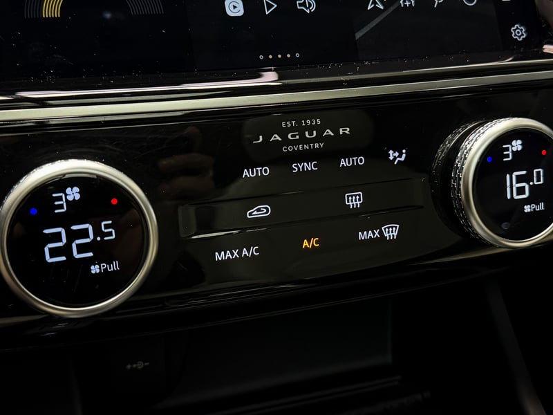 Jaguar E-Pace S AWD 2.0 2022 - Imagen 17 de 20