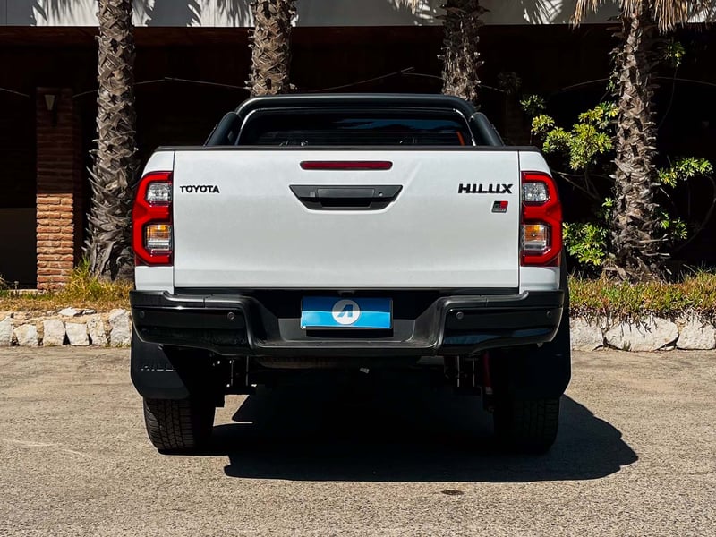 Toyota Hilux GRS 4WD AT 2.8 2025 - Imagen 3 de 20