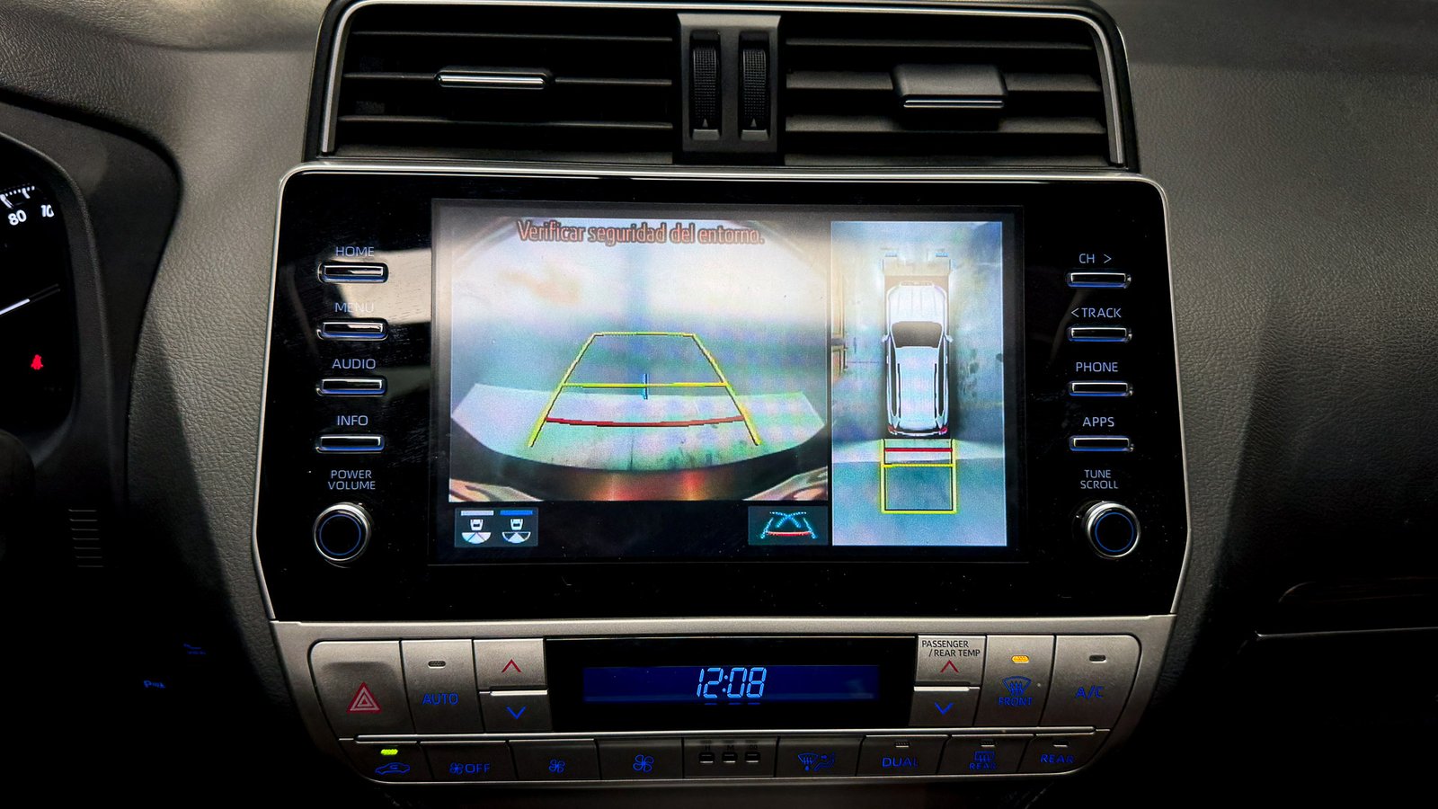 Toyota Land Cruiser Prado VX 4x4 4.0 2023 - Imagen 17 de 20