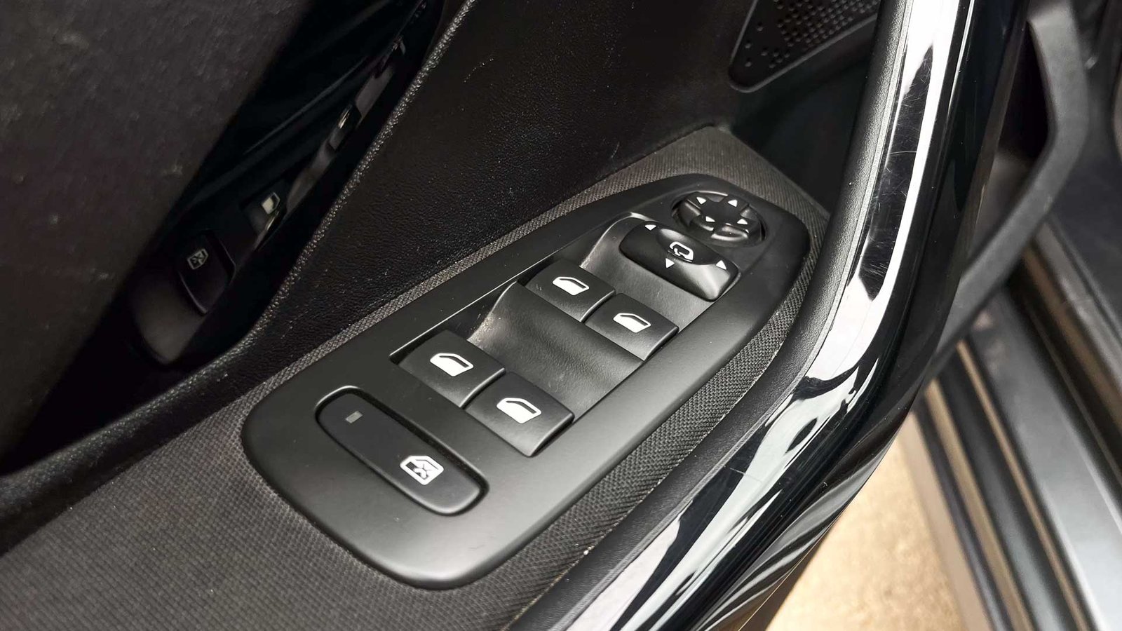 Peugeot 208 Active Pack 1.2 2017 - Imagen 16 de 16