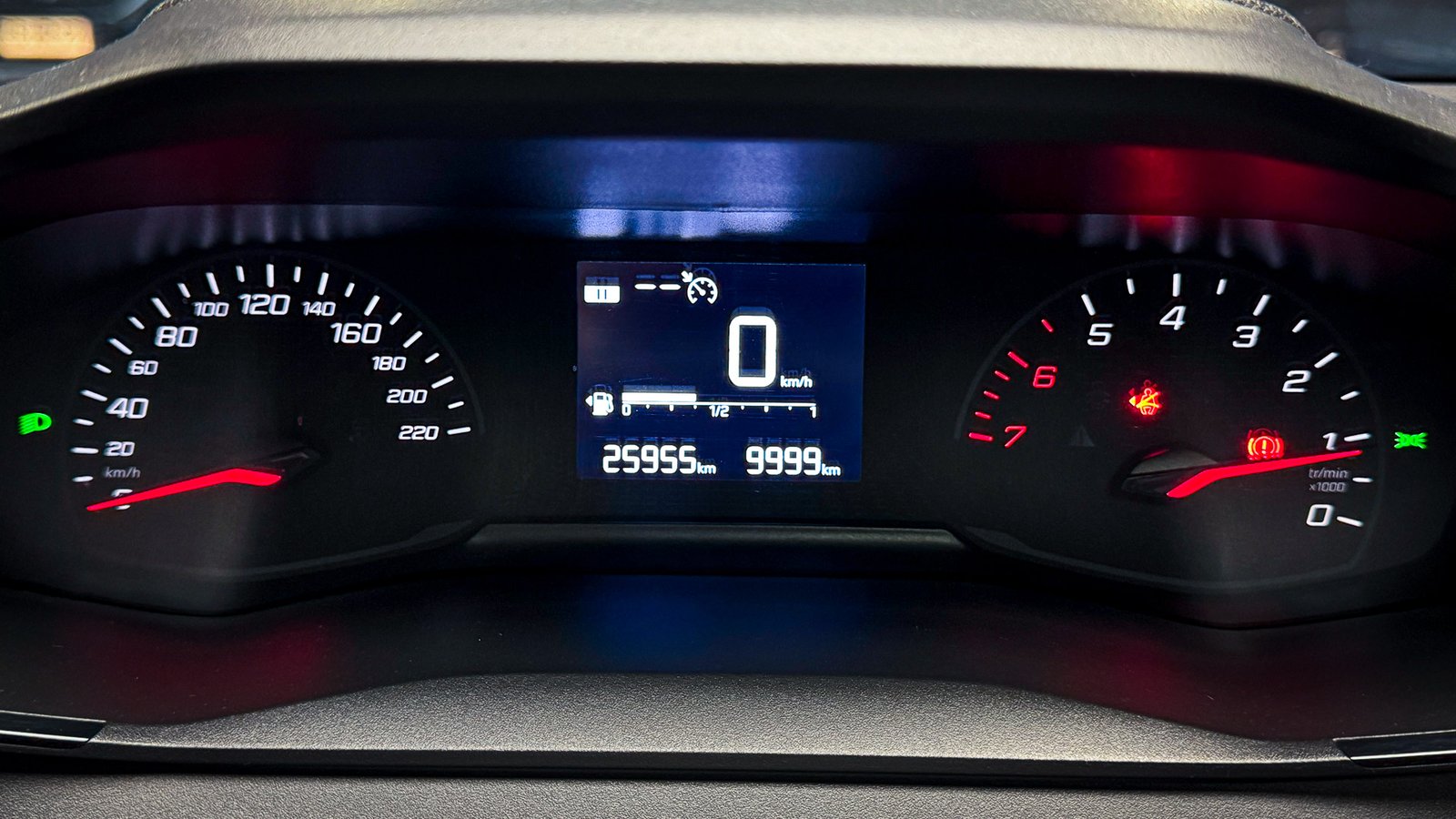 Peugeot 208 Style Puretech 1.2 2023 - Imagen 8 de 20