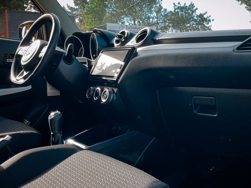 Suzuki Swift GL Hibrido 1.2 MT 2024 - Imagen 13 de 20
