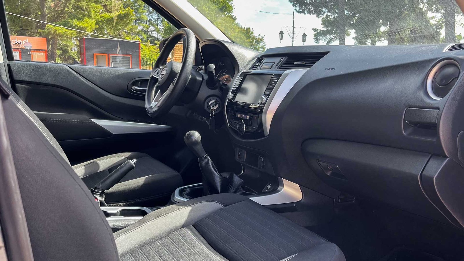 Nissan Navara XE MT 4x2 2.3 2023 - Imagen 13 de 20