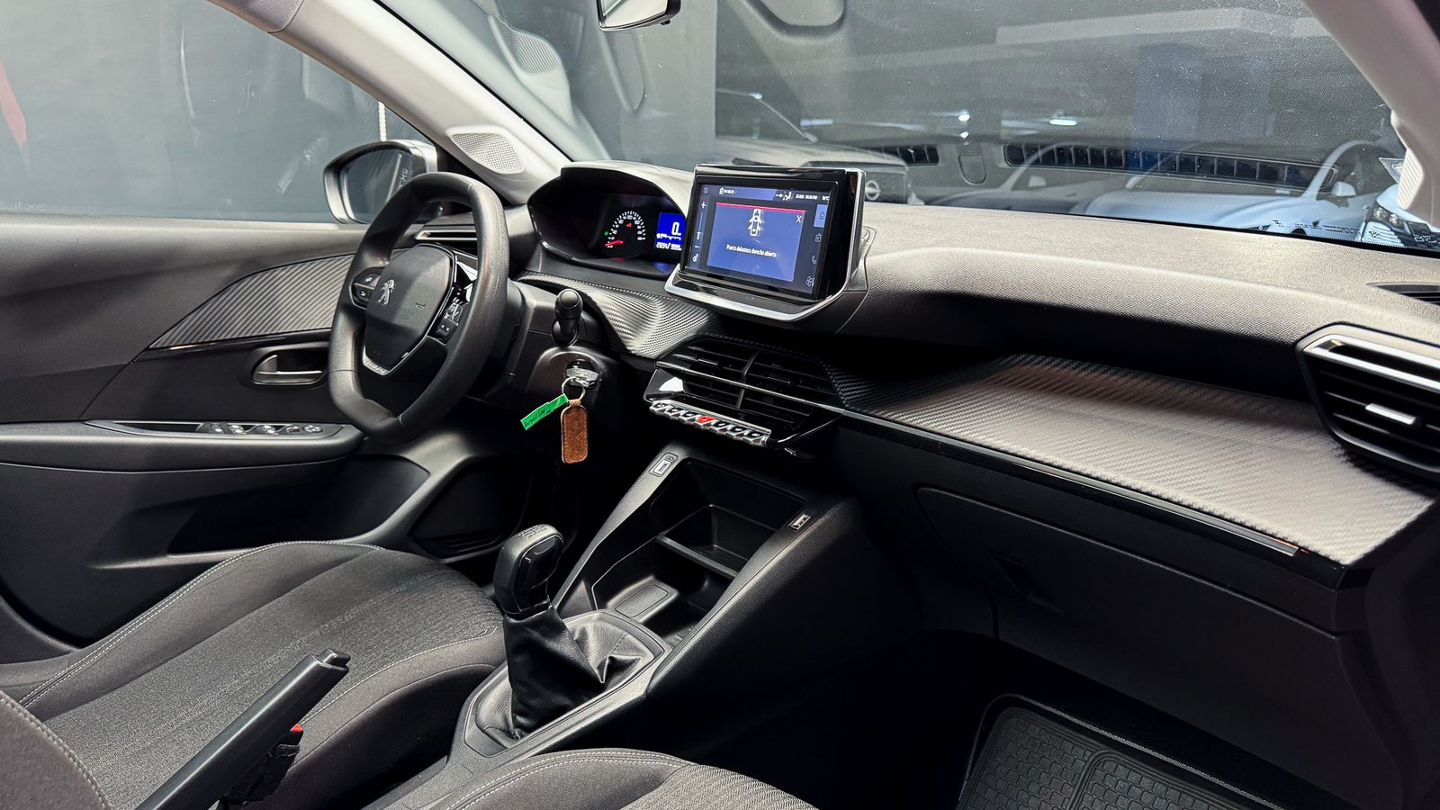 Peugeot 208 Style Puretech 1.2 2023 - Imagen 14 de 20