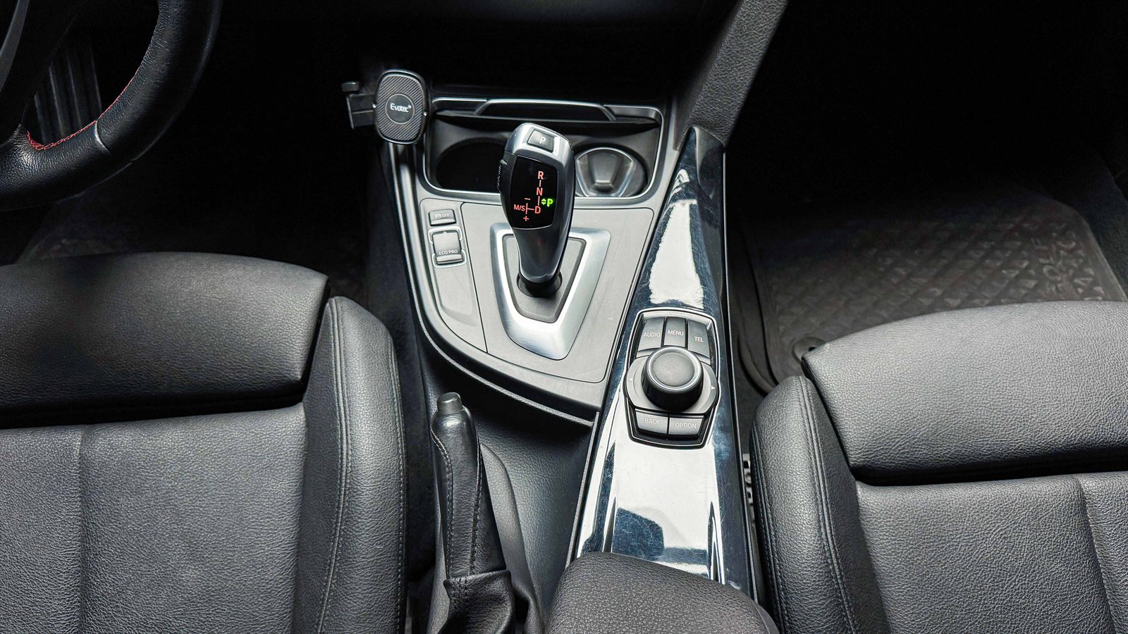 BMW 318i LCI 1.5 2017 - Imagen 19 de 20