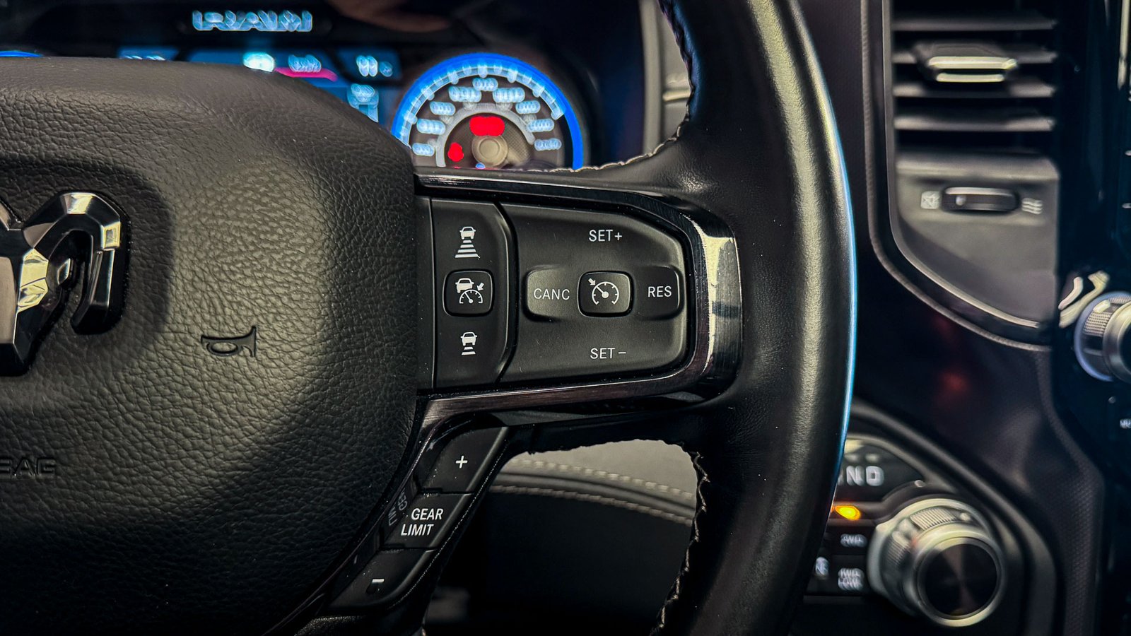 RAM 1500 Limited 4X4 5.7 AT 2022 - Imagen 12 de 20