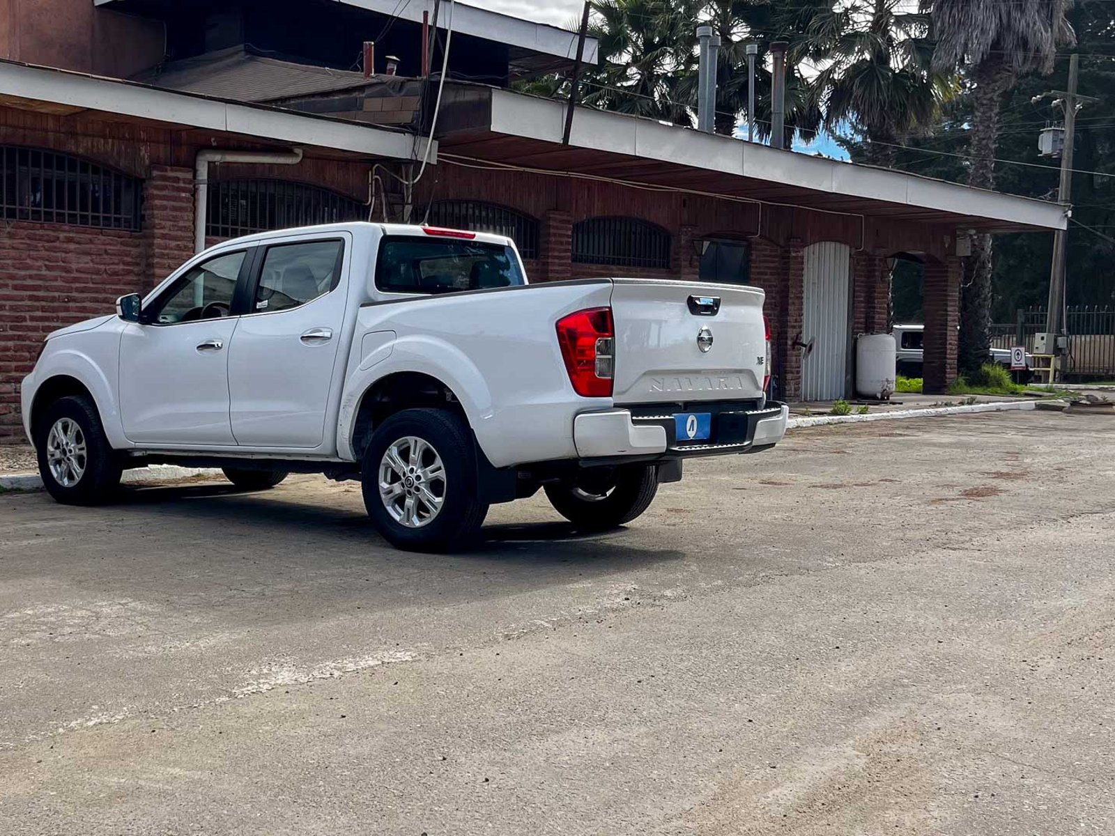 Nissan Navara XE MT 4x2 2.3 2021 - Foto 2 de 12