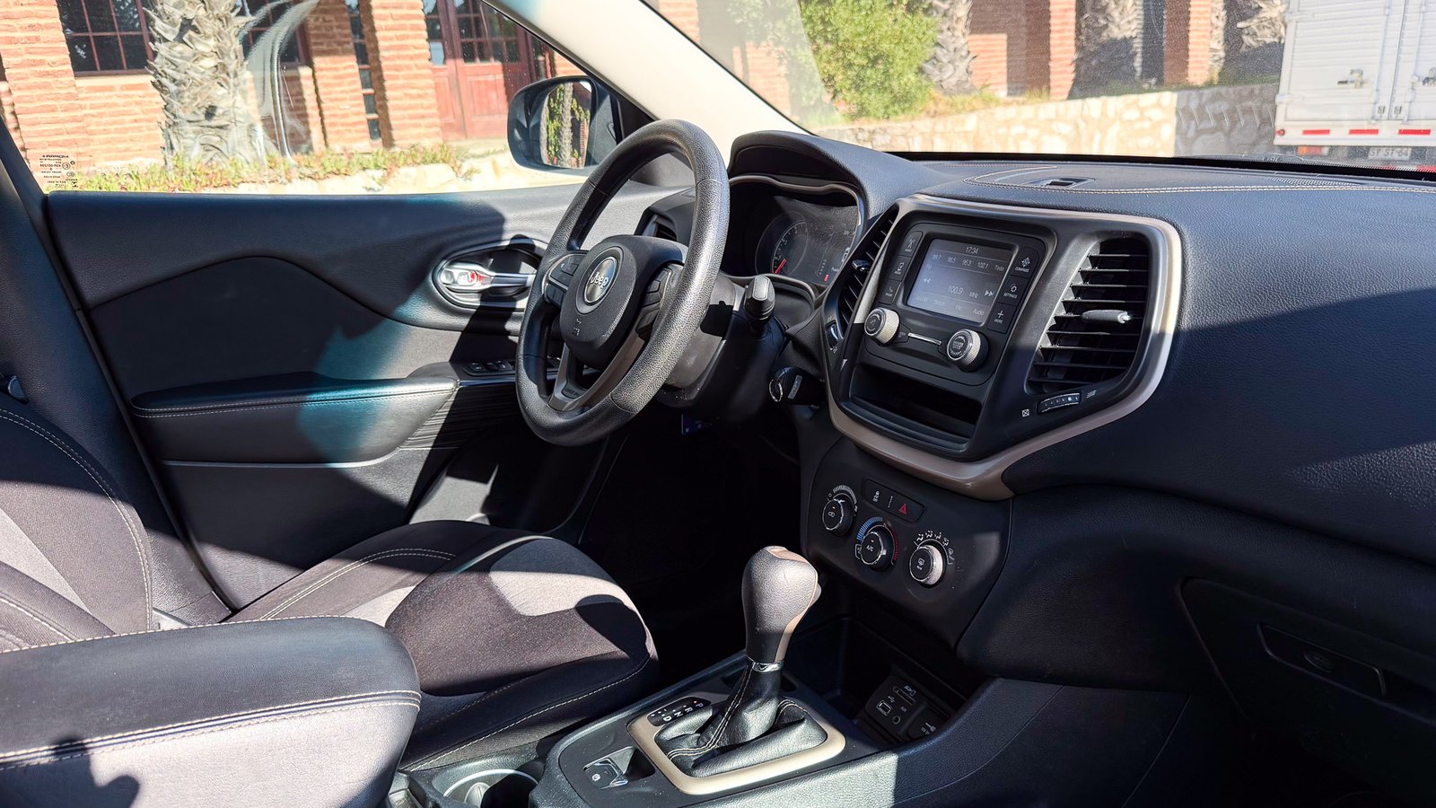 Jeep Cherokee Sport AT 2.4 2017 - Imagen 10 de 20