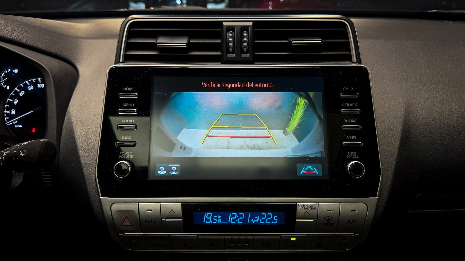 Toyota Land Cruiser Prado VXL Blindada 4X4 4.0 2023 - Imagen 17 de 20