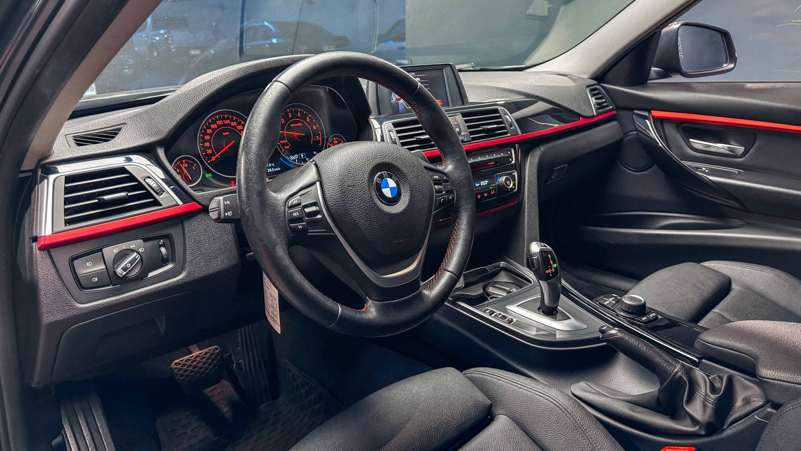 BMW 318i LCI 1.5 2017 - Imagen 11 de 20