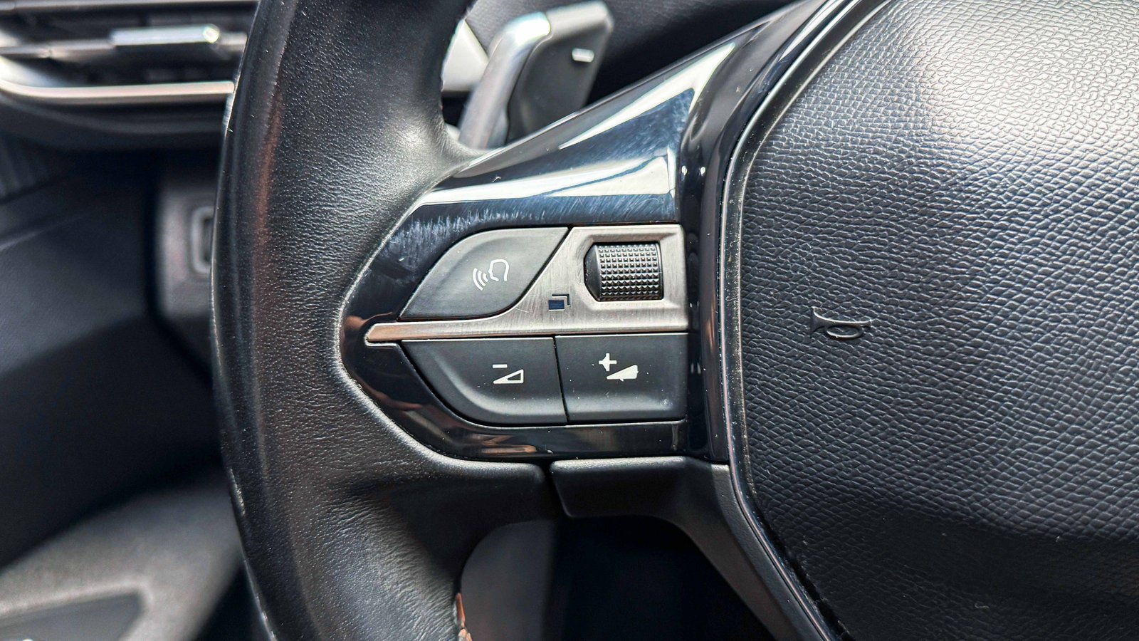 Peugeot 3008 Active 1.6 2018 - Imagen 9 de 20