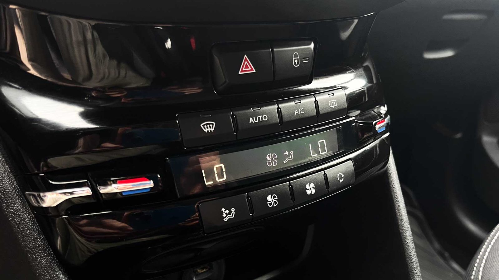 Peugeot 208 Active Pack 1.2 2017 - Imagen 13 de 16