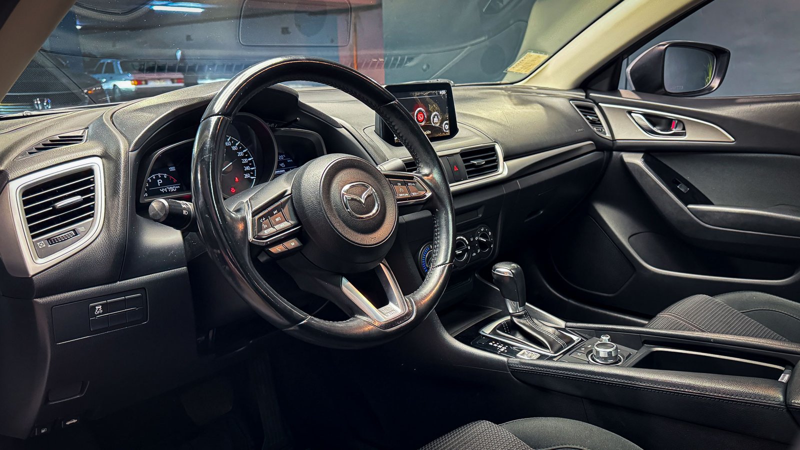 Mazda 3 V 2.0 2019 - Imagen 10 de 20