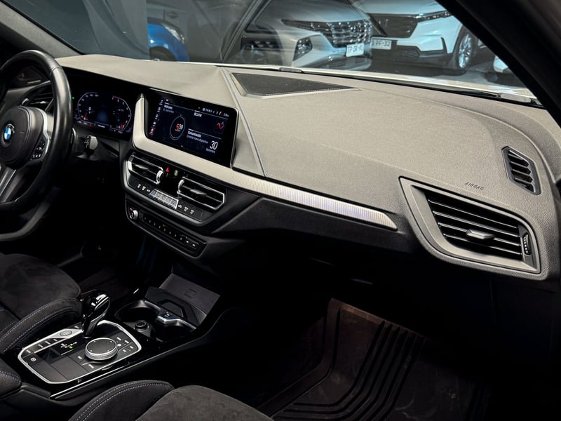 BMW 135I xDrive 2.0 2023 - Imagen 13 de 20