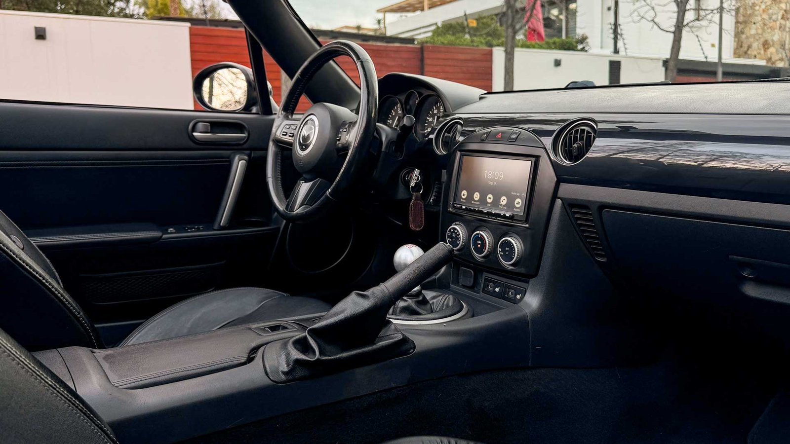 Mazda MX-5 Convertible 2.0 2015 - Imagen 13 de 18