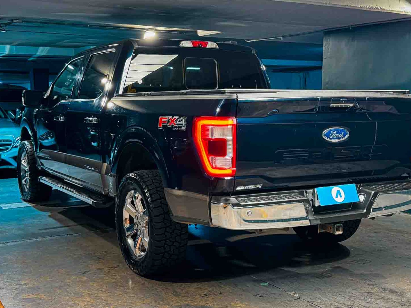 Ford F-150 Lariat Luxury 4WD 2022 - Foto 2 de 20