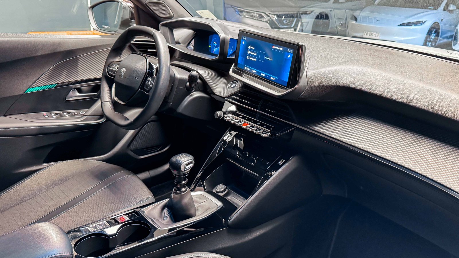 Peugeot 2008 Allure Puretech 1.2 2023 - Imagen 14 de 20