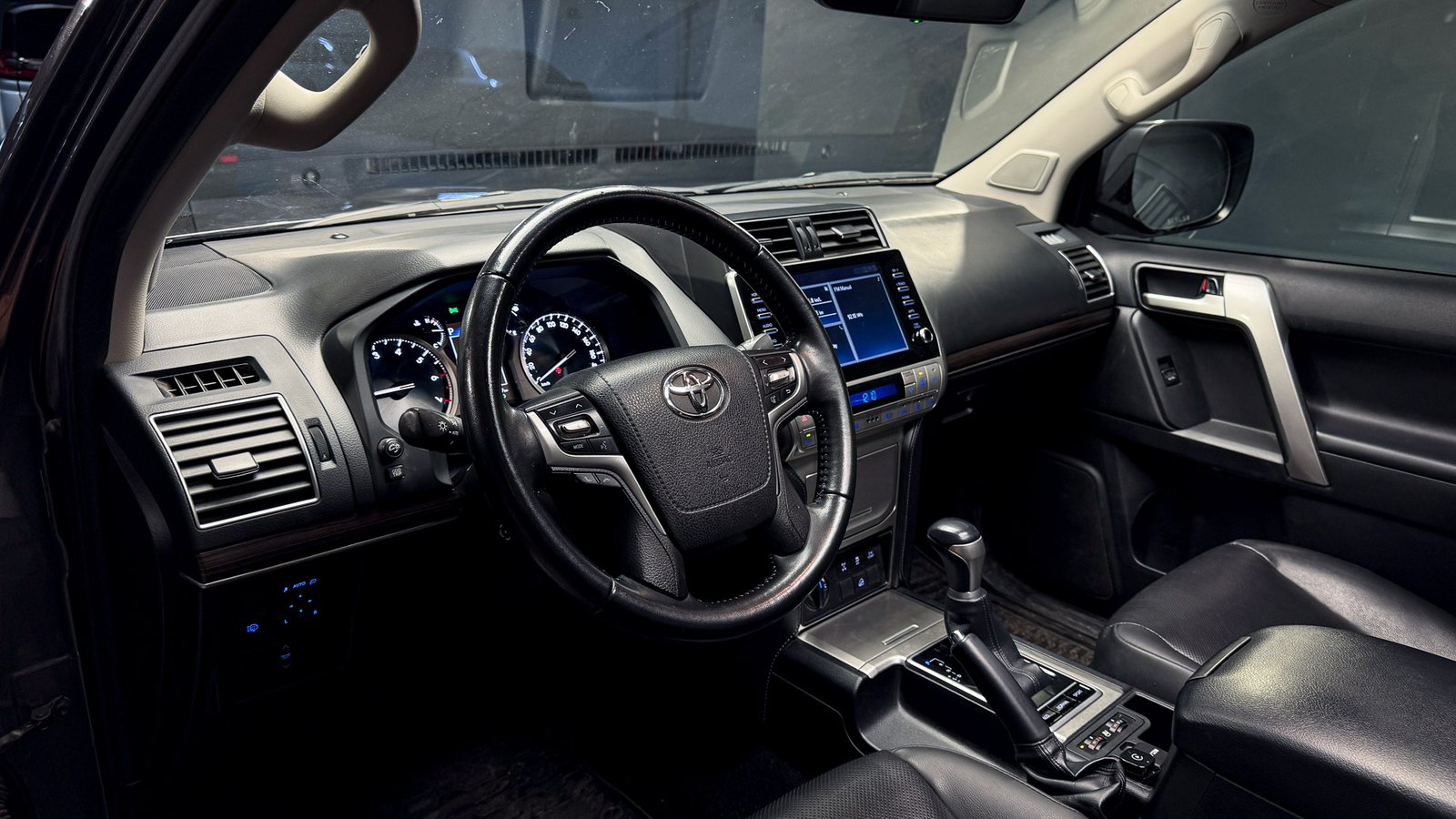 Toyota Land Cruiser Prado VX 4x4 4.0 2023 - Imagen 12 de 20