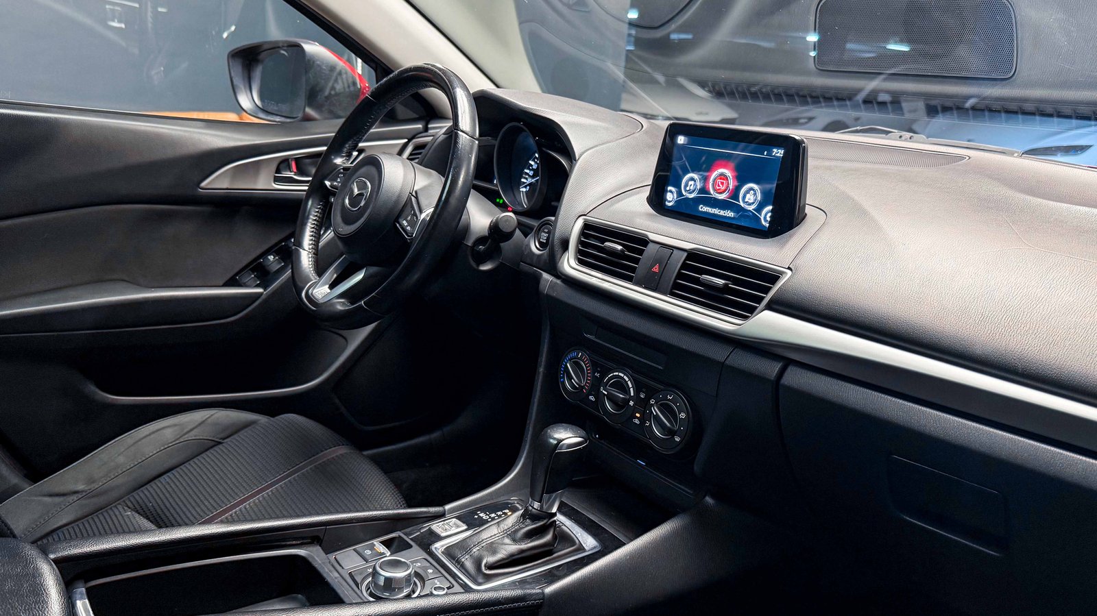 Mazda 3 V Sport HB 2.0 2018 - Imagen 13 de 20