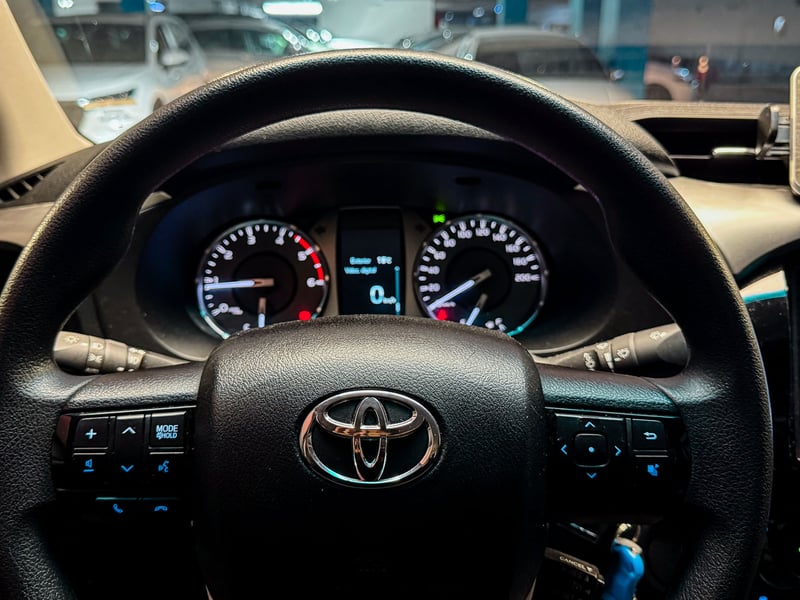 Toyota Hilux SR 4X2 MT 2.4 2025 - Imagen 7 de 20