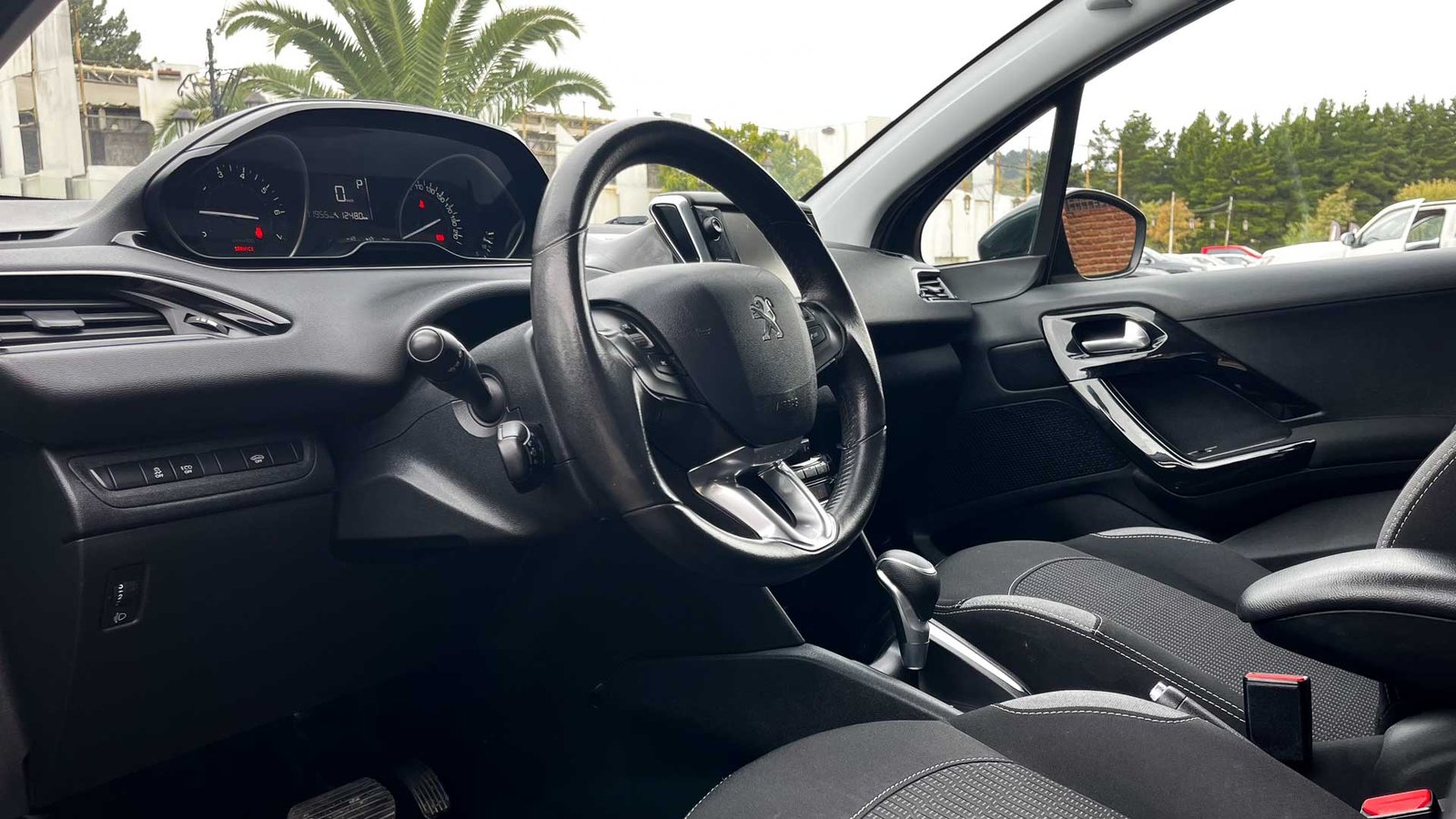 Peugeot 208 Active Pack 1.2 2017 - Imagen 9 de 16