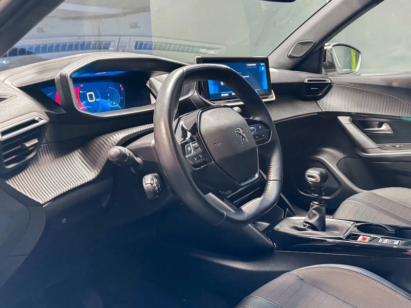 Peugeot 2008 Allure Puretech 1.2 2023 - Imagen 12 de 20