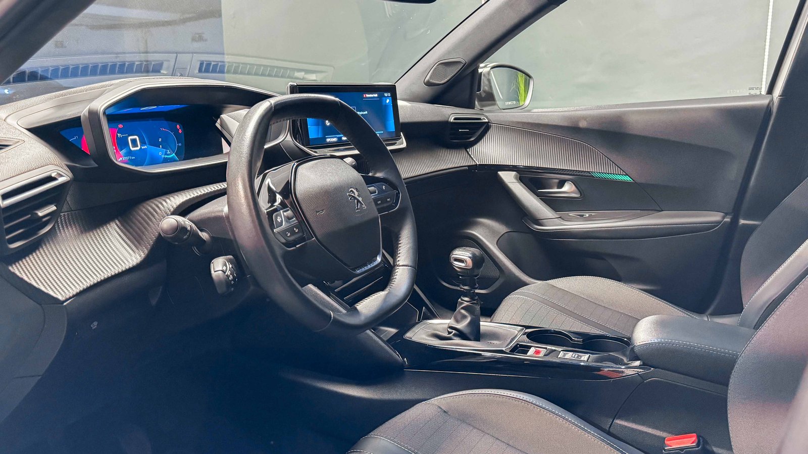 Peugeot 2008 Allure Puretech 1.2 2023 - Imagen 12 de 20