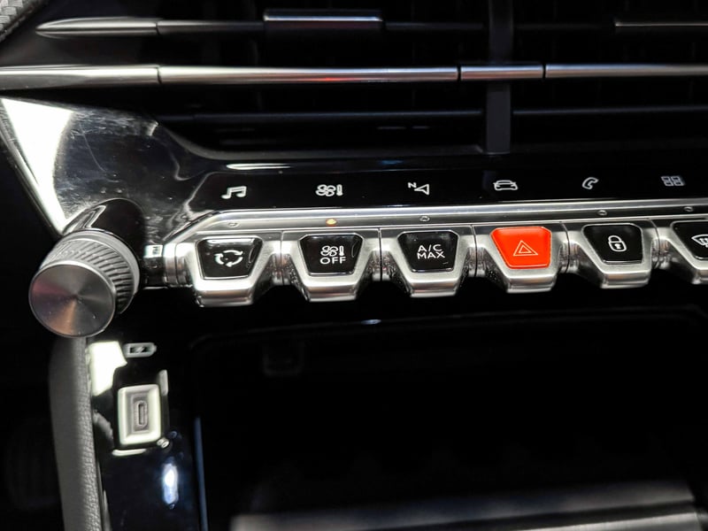 Peugeot 2008 Allure Puretech 1.2 2023 - Imagen 20 de 20