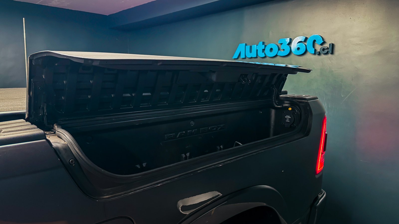 RAM 1500 Limited 4X4 5.7 AT 2024 - Imagen 8 de 20