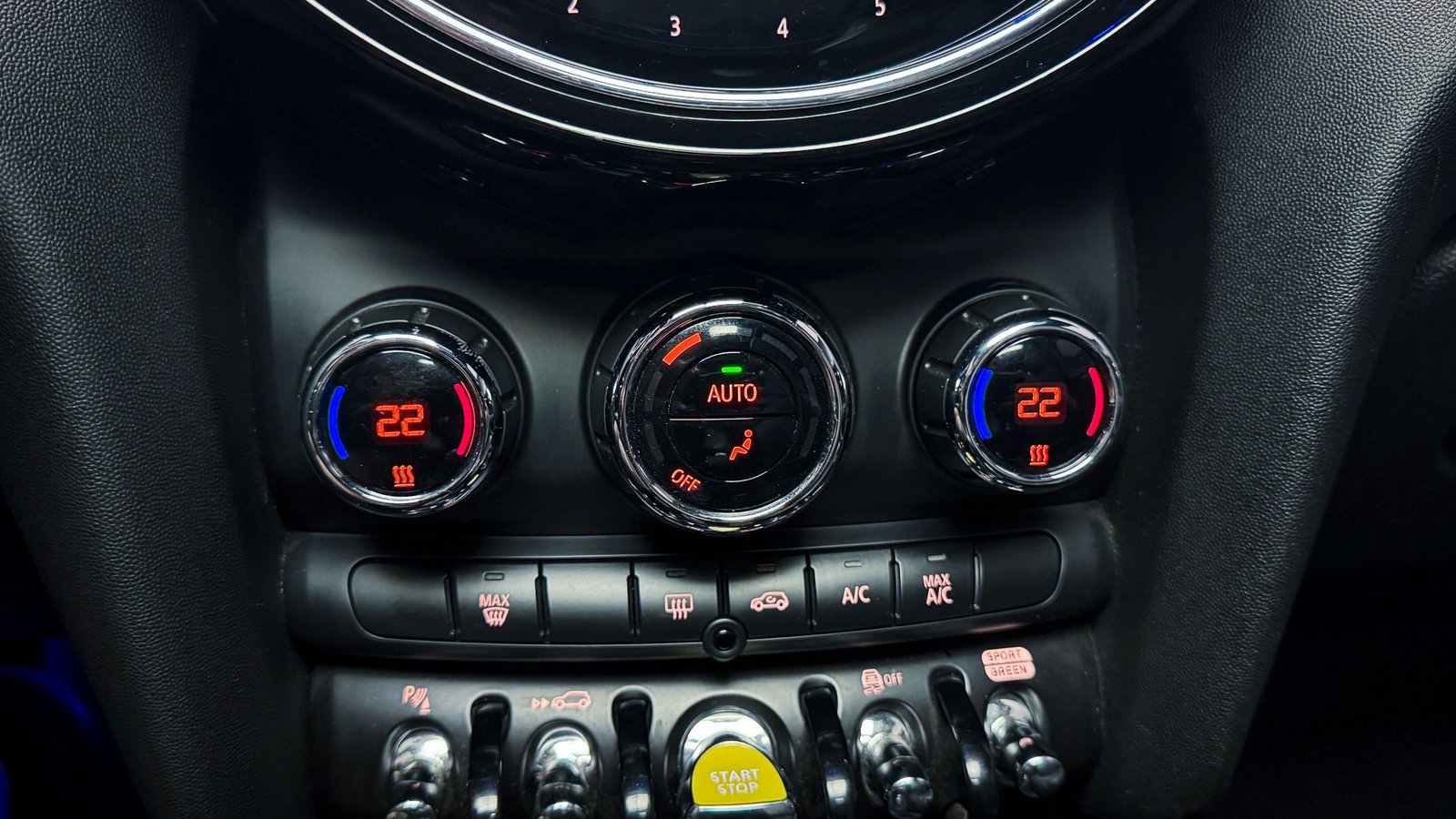 Mini Cooper SE Favoured 2023 - Imagen 17 de 20