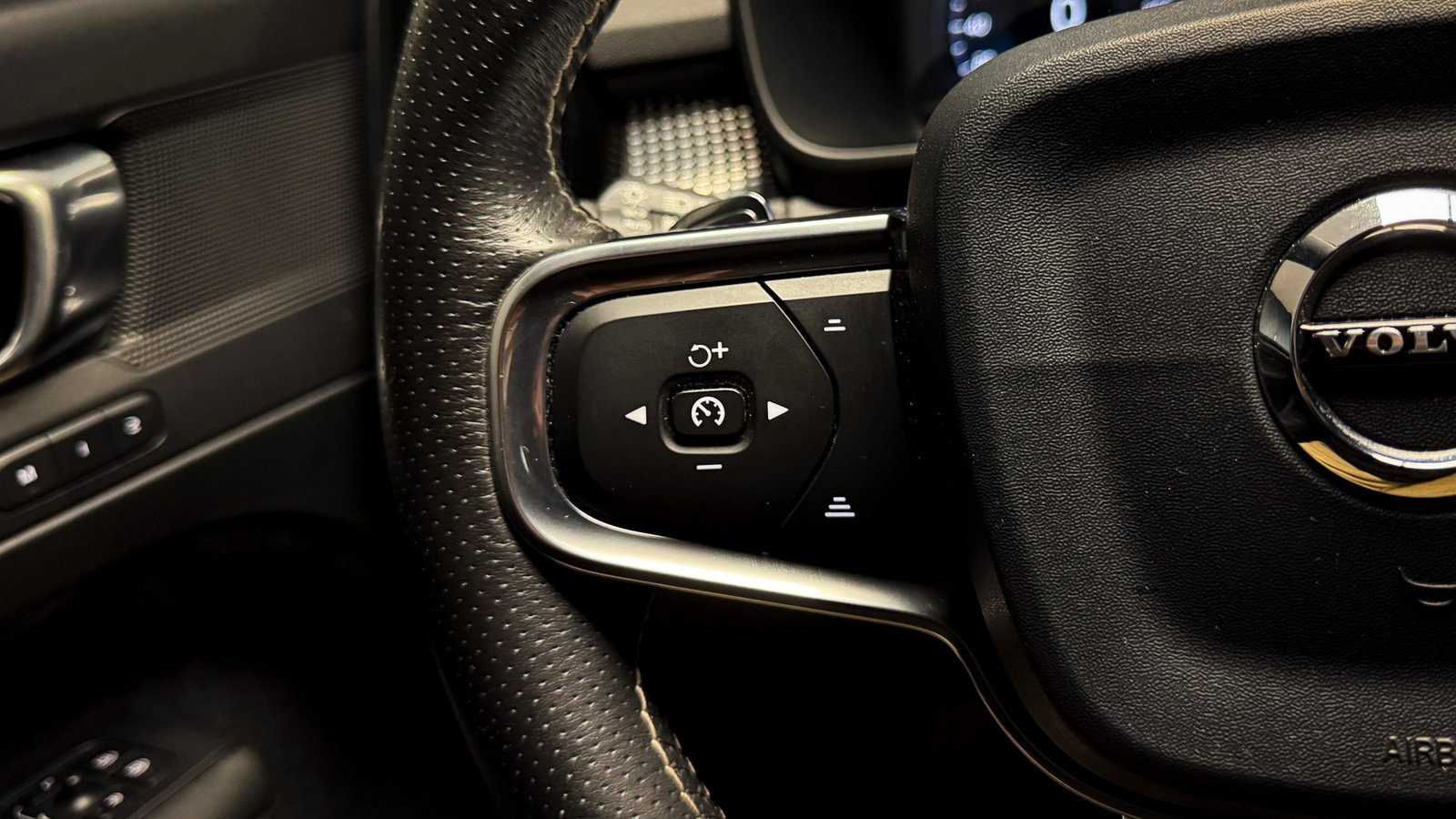 Volvo XC40 T5 R-Design 2.0 2020 - Imagen 9 de 20