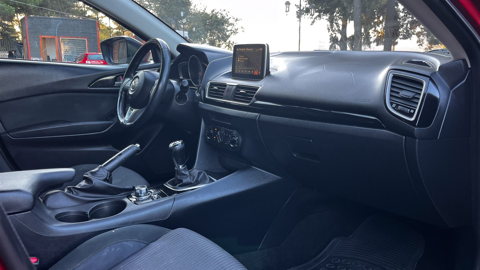 Mazda 3 V 2.0 Sedán MT 2015 - Imagen 13 de 20