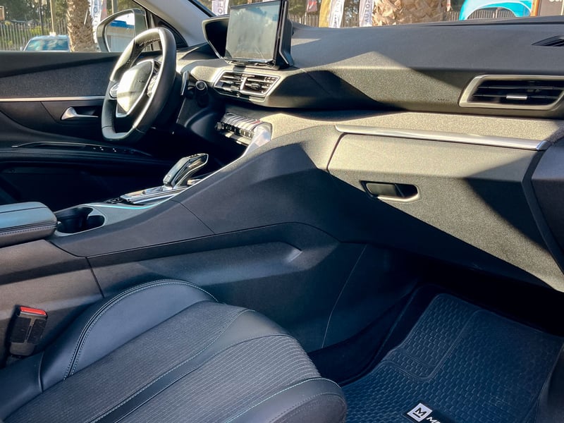 Peugeot 5008 Allure Pack Blue HDI 1.5 2023 - Imagen 12 de 20